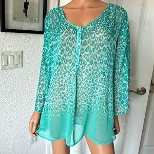 BEAUTIFUL ISAAC MIZRAHI LIVE BLOUSE. Size 2X Aqua blue/green EXCELLENT CONDITION